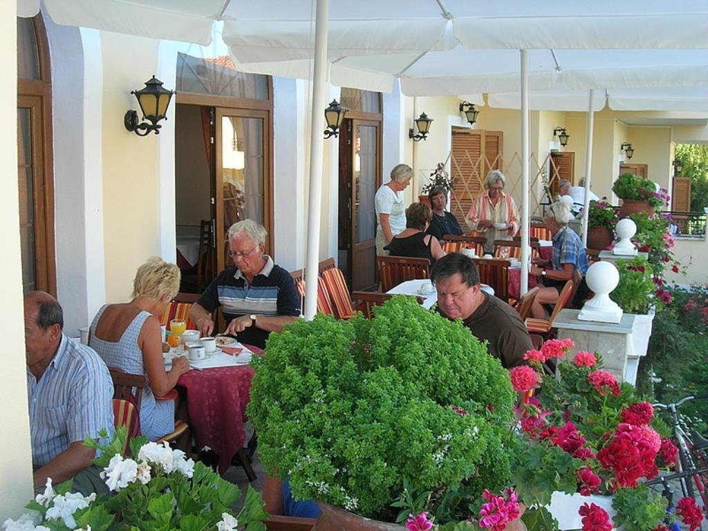 Regina Hotel Βασιλάτικα Εξωτερικό φωτογραφία